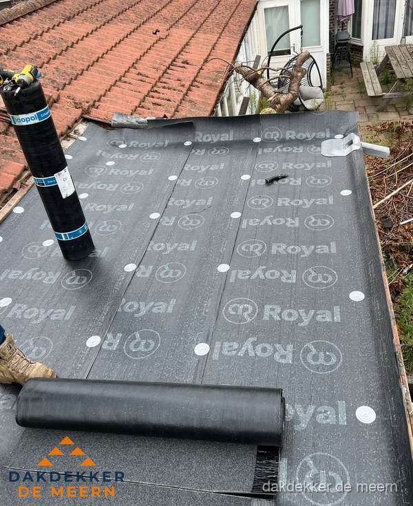 Bitumen dakbedekking leggen op plat dak aanbouw in De Meern Bitumen dakbedekking leggen op plat dak aanbouw in De Meern
