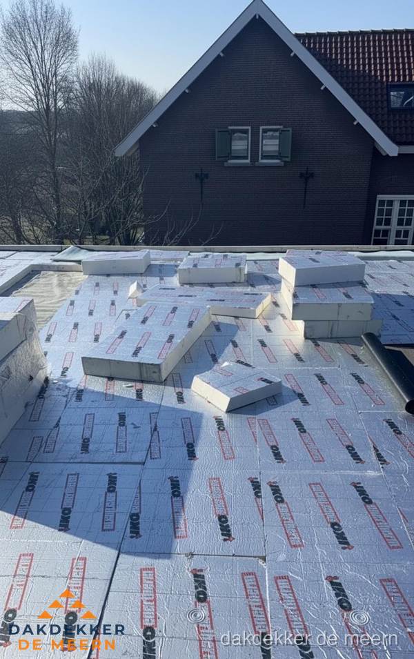 IKO PIR isolatieplaten op plat dak in De Meern IKO PIR isolatieplaten op plat dak in De Meern